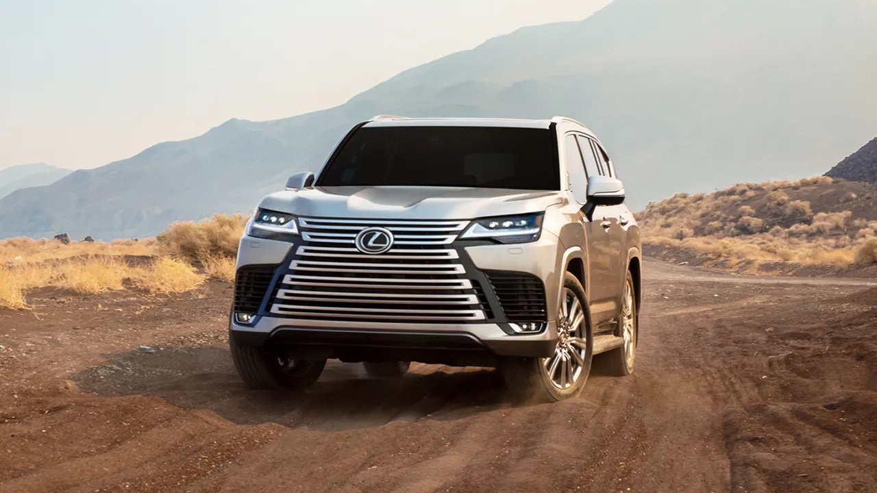 vue latérale avant d'une Lexus LX 2026